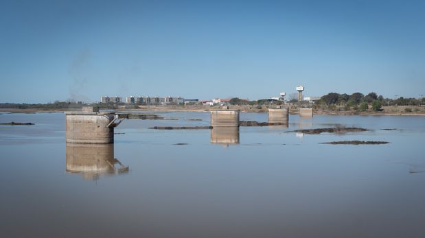 El intendente de la ciudad de Santa Fe, Juan Pablo Poletti, confirmó que se construirá un puente sobre los pilares ubicados en la Laguna Setúbal.