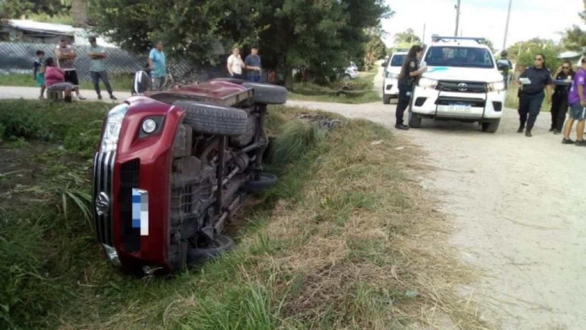 Mar del Plata: estaba alcoholizado y puso a su hijo a manejar. Tuvieron un accidente.