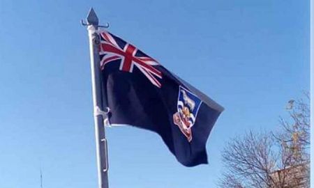 ceres: izaron la bandera de los usurpadores de las islas malvinas en un acto ceres: izaron la bandera de los usurpadores de las islas malvinas en un acto
