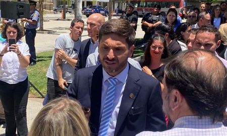 El gobernador de Santa Fe Maximiliano Pullaro, adelantó que intentará que queden plasmados en la reforma los cambios en materia de seguridad, aplicadas en su gestión. El gobernador de Santa Fe Maximiliano Pullaro, adelantó que intentará que queden plasmados en la reforma los cambios en materia de seguridad, aplicadas en su gestión.