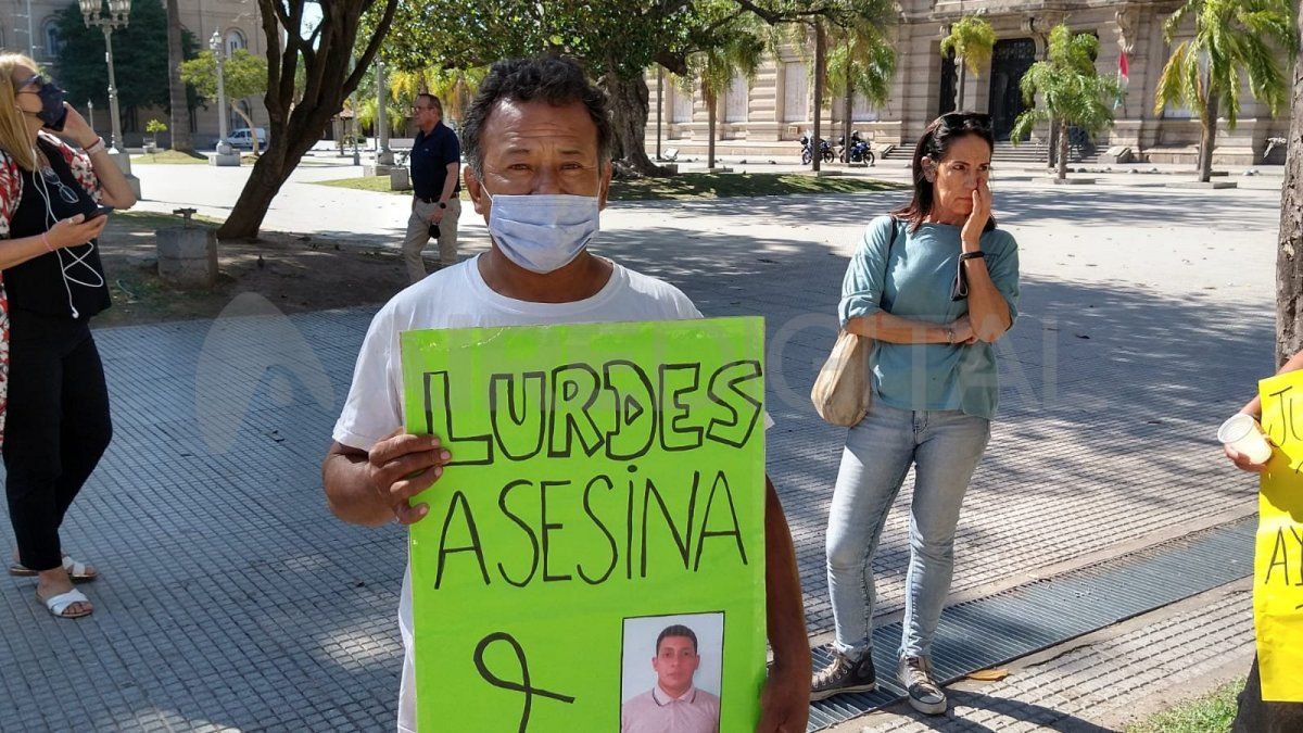 Manuel Díaz, padre de Ayrton Díaz, pidió justicia por el crimen de su hijo.