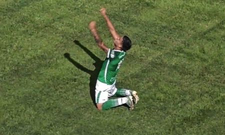 Brian Fernández volvió a marcar con la camiseta de Ferrocarril Oeste. Brian Fernández volvió a marcar con la camiseta de Ferrocarril Oeste.