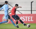 Independiente logró un empate agónico con diez jugadores en Uruguay. Independiente logró un empate agónico con diez jugadores en Uruguay.