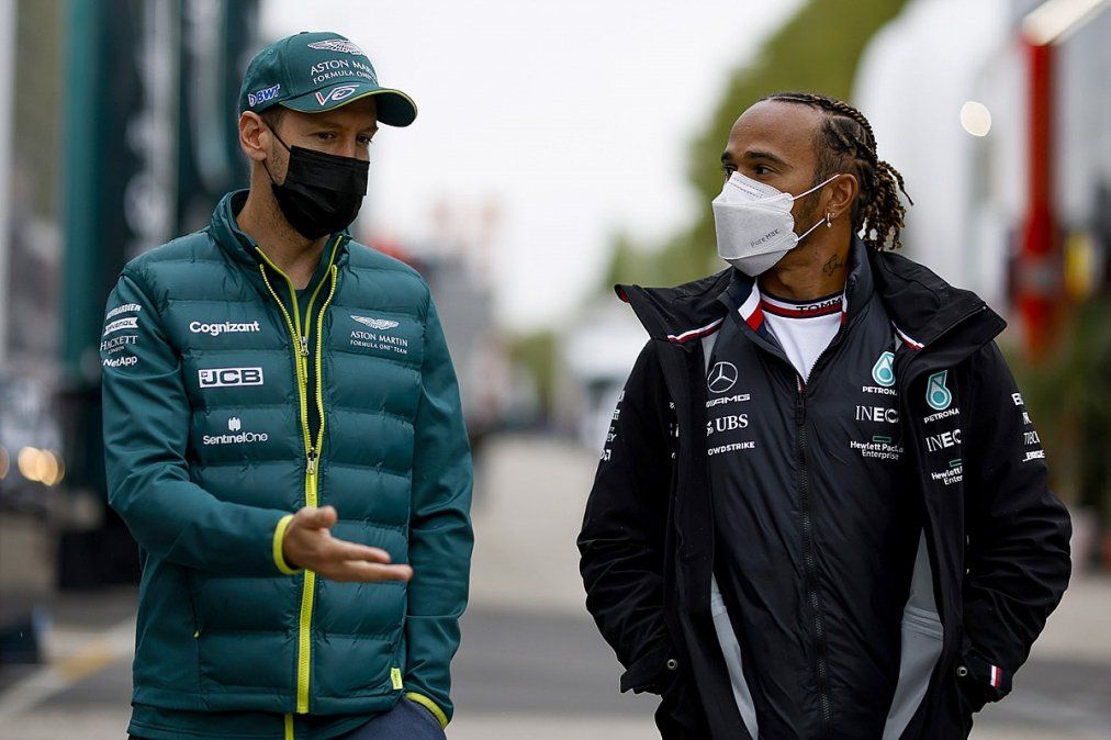 Lewis Hamilton celebró el atrevimiento de Sebastian Vettel de utilizar ropa con los colores de la bandera Lgbtiq+ en la previa al GP de Hungría de la Fórmula 1.