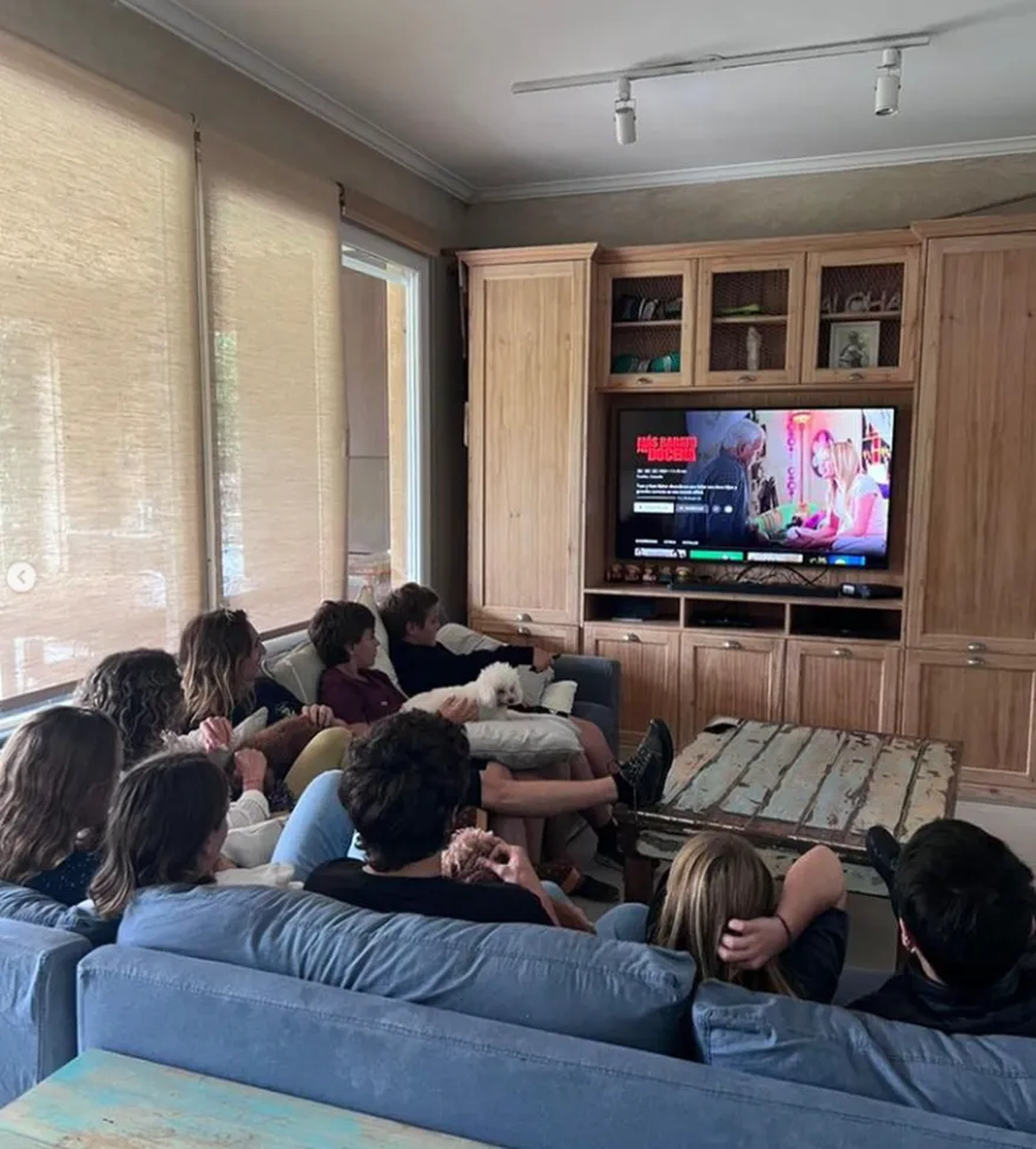 La familia entera se reunió para ver una película juntosInstagram: @marubotanaok