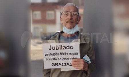 Carlos tiene 75 años y está parado en la esquina de Crespo y Urquiza de la ciudad de Santa Fe. Carlos tiene 75 años y está parado en la esquina de Crespo y Urquiza de la ciudad de Santa Fe.