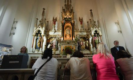 Miles de fieles se acercaron para vivir esta importante jornada de fe y devoción. Miles de fieles se acercaron para vivir esta importante jornada de fe y devoción.