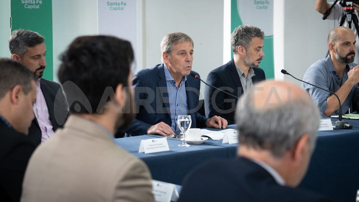 El intendente Emilio Jatón presidió la primera mesa de trabajo para la conmemoración de los 450 años de la ciudad de Santa Fe.
