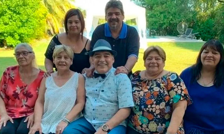 Ana, Kity y Cali estuvieron como invitadas en Debo Decir junto al ex apoderado de Maradona, Matías Morla. Ana, Kity y Cali estuvieron como invitadas en Debo Decir junto al ex apoderado de Maradona, Matías Morla.