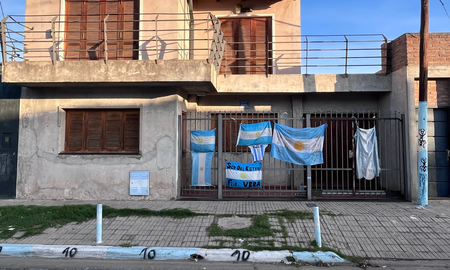El frente de la casa de la familia Messi donde nació Lionel en la ciudad de Rosario. El frente de la casa de la familia Messi donde nació Lionel en la ciudad de Rosario.