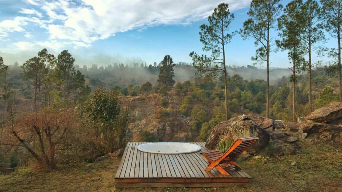 Un pueblo desconocido de Córdoba, con arroyos y paisajes serrano, ideal para una escapada en familia
