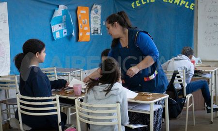 La oferta de aumento salarial presentada por el gobierno de Santa Fe en paritarias a los gremios docentes recibió un rechazo contundente. La oferta de aumento salarial presentada por el gobierno de Santa Fe en paritarias a los gremios docentes recibió un rechazo contundente.