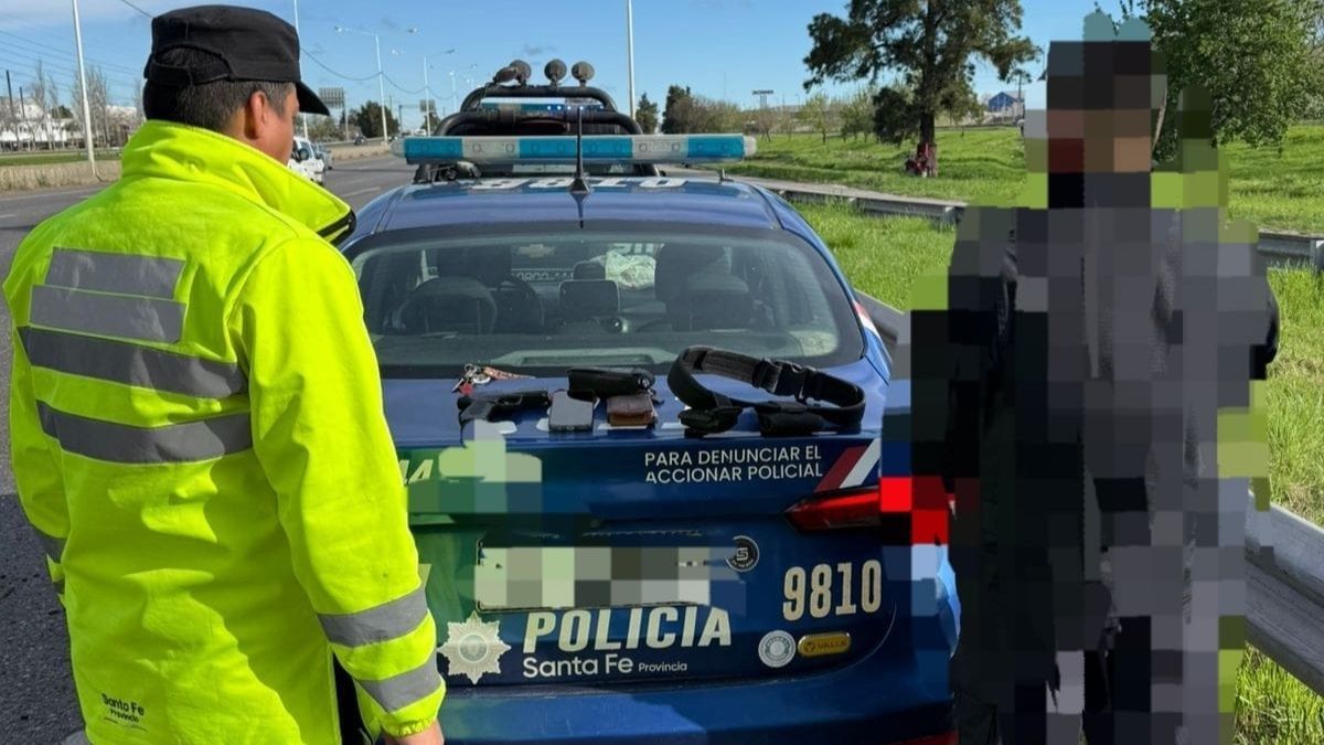 Rosario: detuvieron a un hombre por simular ser policía.
