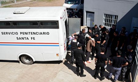 En dos semanas los presos alojados en comisarias serán trasladados a la Alcaidía de Santa Fe. En dos semanas los presos alojados en comisarias serán trasladados a la Alcaidía de Santa Fe.