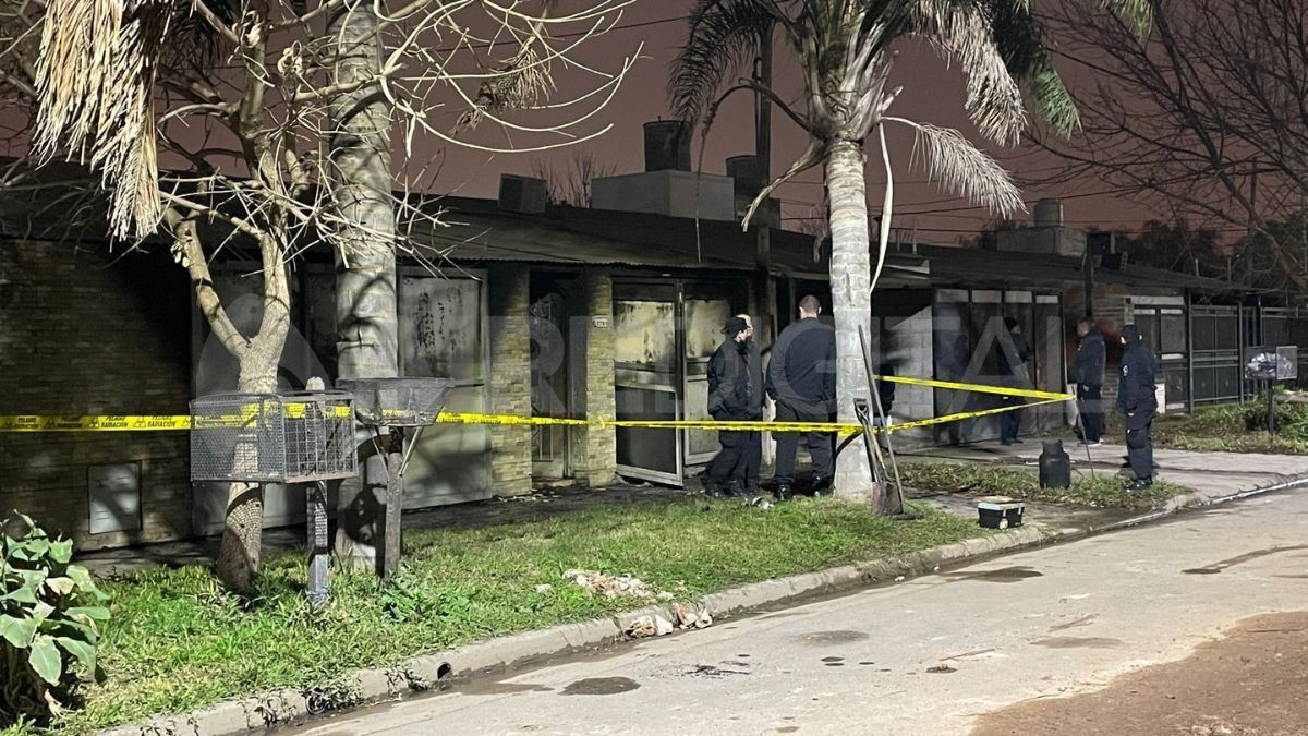 El incendio en una vivienda en barrio Las Flores II se cobró la vida de una nena de 11 años. El incendio en una vivienda en barrio Las Flores II se cobró la vida de una nena de 11 años.