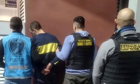 Cuando Noia se fue de Córdoba a Buenos Aires, rápidamente fue detenido. Tenía una orden de captura de Interpol. Cuando Noia se fue de Córdoba a Buenos Aires, rápidamente fue detenido. Tenía una orden de captura de Interpol.
