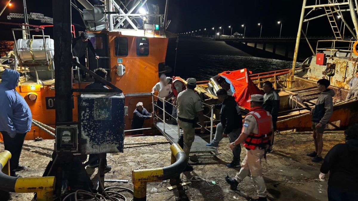 Prefectura Naval Argentina desplegó un amplio operativo por mar y aire en el Golfo San Matías