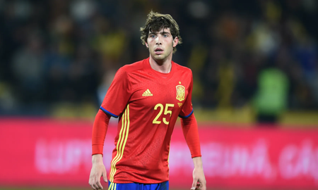 Sergi Roberto se rindió a los pies de Messi, previo a la final entre Argentina y España. Sergi Roberto se rindió a los pies de Messi, previo a la final entre Argentina y España.