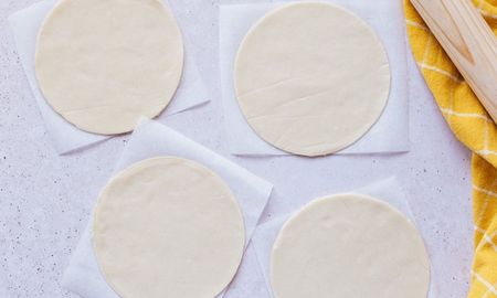 Todos los detalles para hacer masa de empanadas de la mano de Maru Botana. Todos los detalles para hacer masa de empanadas de la mano de Maru Botana.