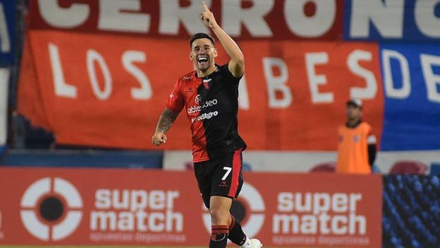 Colón demandó a José Neris y a Emelec por ruptura de contrato y reclama más de un millón de dólares Colón demandó a José Neris y a Emelec por ruptura de contrato y reclama más de un millón de dólares
