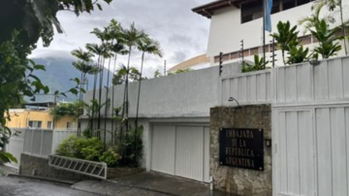 Quiebre diplomático: Brasil retira su custodia de la Embajada argentina en Caracas e Italia se perfila como reemplazo