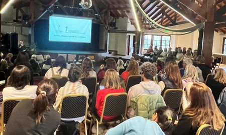 Durante tres días, destacados expositores compartieron sus conocimientos y experiencias sobre distintas ramas de la salud y la práctica meditativa del mindfullnes. Durante tres días, destacados expositores compartieron sus conocimientos y experiencias sobre distintas ramas de la salud y la práctica meditativa del mindfullnes.
