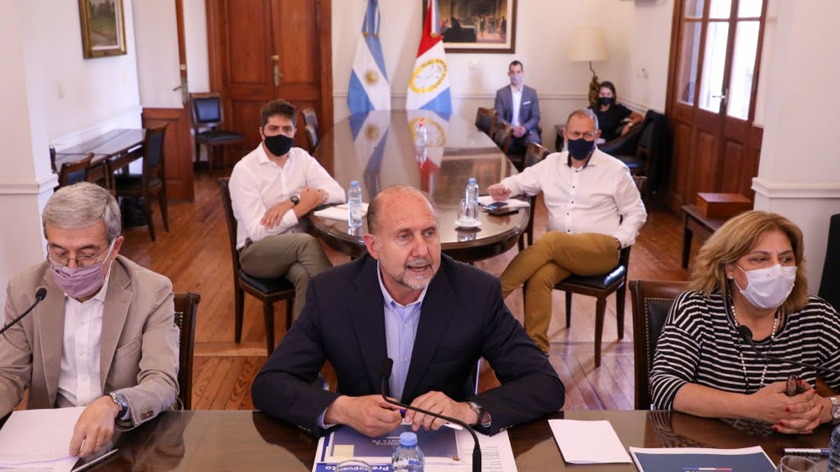 El gobernador Omar Perotti encabezó el encuentro de la mesa de trabajo para la emergencia junto a la ministra de Salud