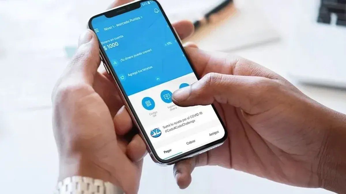 El estafador realiza una compra, a la hora de pagar avisa al vendedor que va a pagar con Mercado Pago, tipea un alias o CBU y el importe. El estafador realiza una compra, a la hora de pagar avisa al vendedor que va a pagar con Mercado Pago, tipea un alias o CBU y el importe.