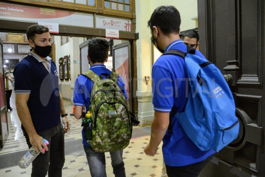 Sobre el barbijo, el jefe de gobierno dijo que ya en nivel inicial y primaria hasta tercer grado se había dejado de utilizar porque en esas instancias "para aprender a leer a modular, los chiquitos tienen que ver la boca de sus docentes y compañeros".