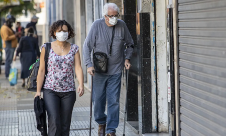 Buenos Aires: desde mañana no será obligatorio el uso del barbijo al aire libre ni en los recreos