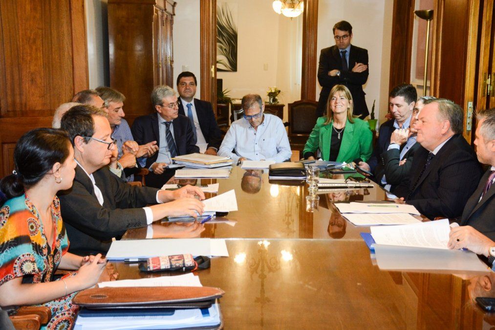 El Senado postergó el tratamiento de las leyes de emergencia y régimen tributario para el viernes