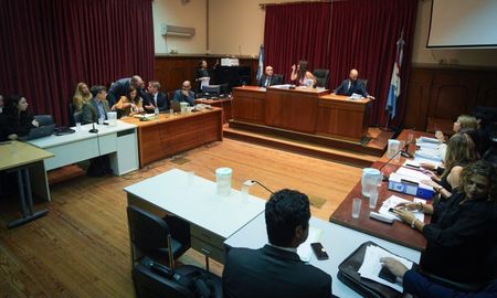 El debate tuvo su inicio el pasado 27 de marzo pero entró en receso porque una de las imputadas se había quedado sin defensa. El debate tuvo su inicio el pasado 27 de marzo pero entró en receso porque una de las imputadas se había quedado sin defensa.