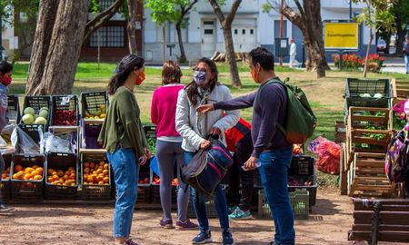 La Cooperativa +Igualdad organiza ferias barriales y huertas comunitarias para combatir la emergencia sanitaria. La Cooperativa +Igualdad organiza ferias barriales y huertas comunitarias para combatir la emergencia sanitaria.