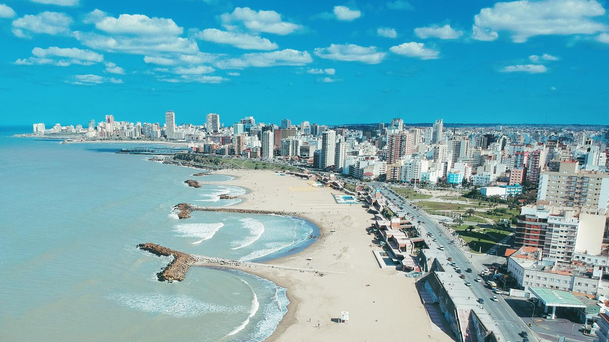 Mar del Plata espera de cara a lo que será el mes de enero una temporada de verano con gran presencia de turismo.