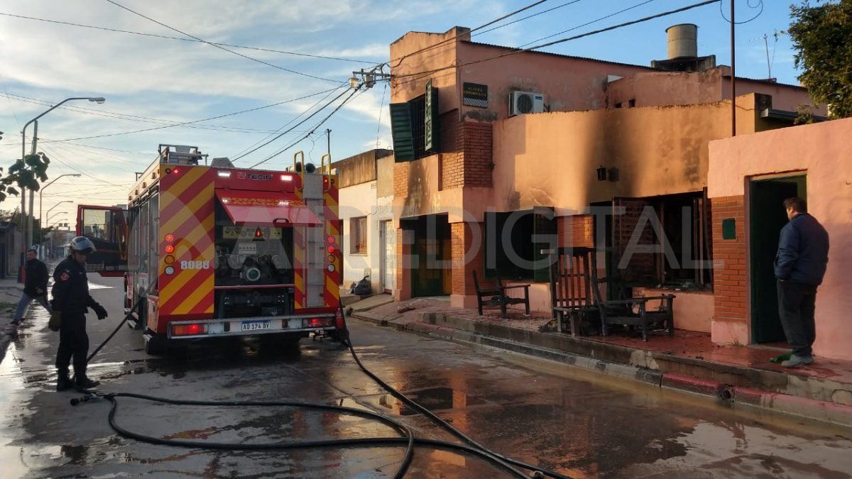 Los Bomberos Zapadores de la Unidad Regional I lograron apagar el incendio.