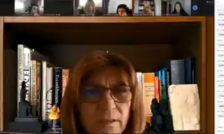 Se quisieron copiar en un examen, dejaron el micrófono abierto y sus maestras no lo podían creer Se quisieron copiar en un examen, dejaron el micrófono abierto y sus maestras no lo podían creer