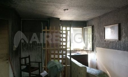 Un incendio por un cortocircuito, produjo grandes pérdidas a una familia del barrio Fonavi San Jerónimo. Un incendio por un cortocircuito, produjo grandes pérdidas a una familia del barrio Fonavi San Jerónimo.