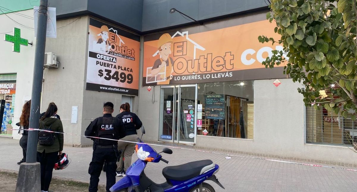 En una mueblería de la ciudad