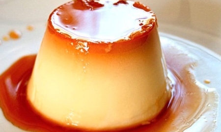 La receta fácil con 4 ingredientes para preparar un flan casero. La receta fácil con 4 ingredientes para preparar un flan casero.