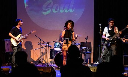 Plastic Soul se presentará el domingo en el renovado del Anfiteatro “Juan de Garay” del Parque Sur. Plastic Soul se presentará el domingo en el renovado del Anfiteatro “Juan de Garay” del Parque Sur.