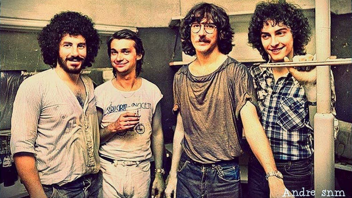 Se trata de un recital histórico de Serú Girán por haber reunido más de 60.000 personas en La Rural en 1980.