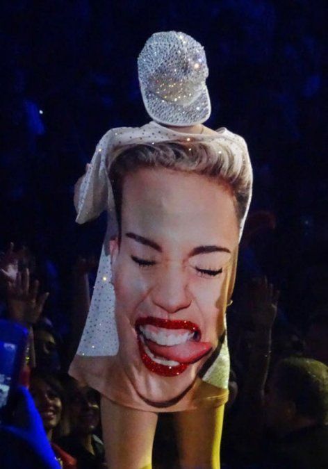 INCLUSO HA LLEGADO A USARSE A ELLA MISMA.