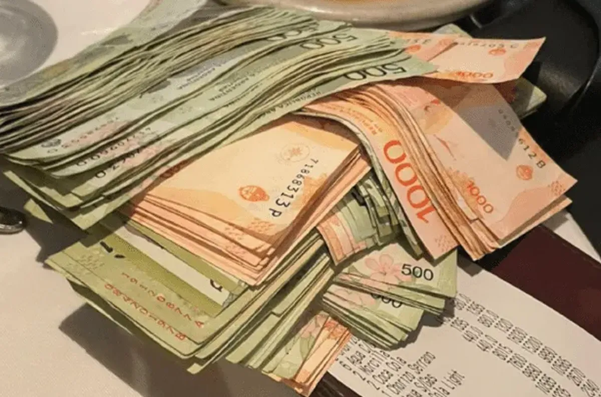 Un turista estadounidense pagó $ 140 mil por una cena en Argentina y se volvió viral: Dólar cara de b...
