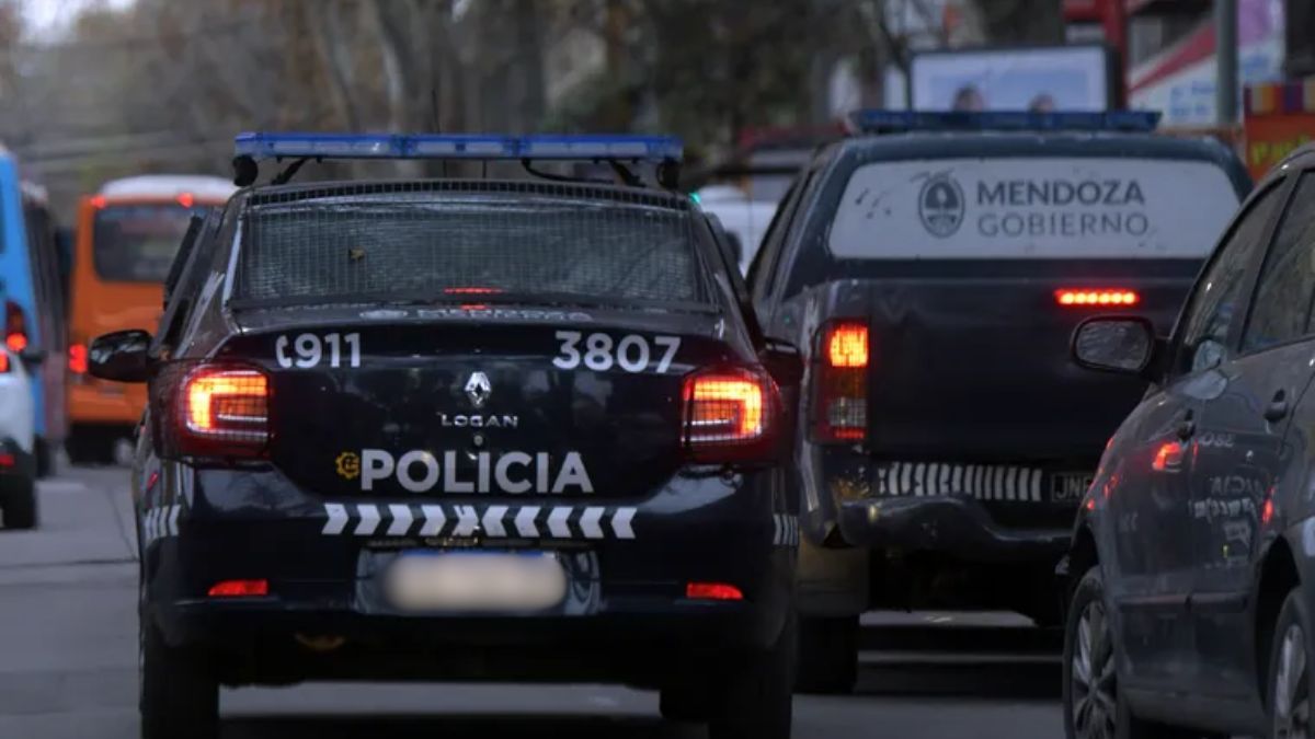 El hombre intent&oacute; escapar en un Ford Escort e inici&oacute; una breve persecuci&oacute;n, pero choc&oacute; en la intersecci&oacute;n de Santander y Zaragoza.