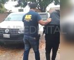 El momento en que los investigadores sacaban del domicilio al nuevo implicado que tiene el caso. El momento en que los investigadores sacaban del domicilio al nuevo implicado que tiene el caso.