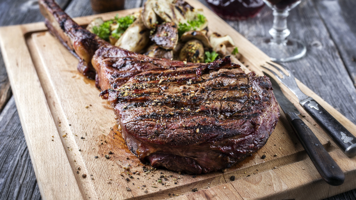 Qué es el Tomahawk, el corte de carne que protagonizó la noche en