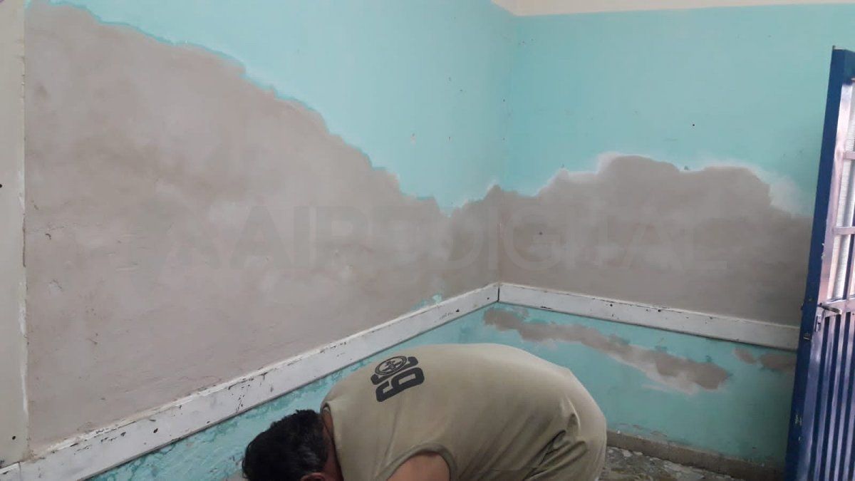 La comunidad educativa se puso al hombro las tareas de recuperación del edificio escolar.