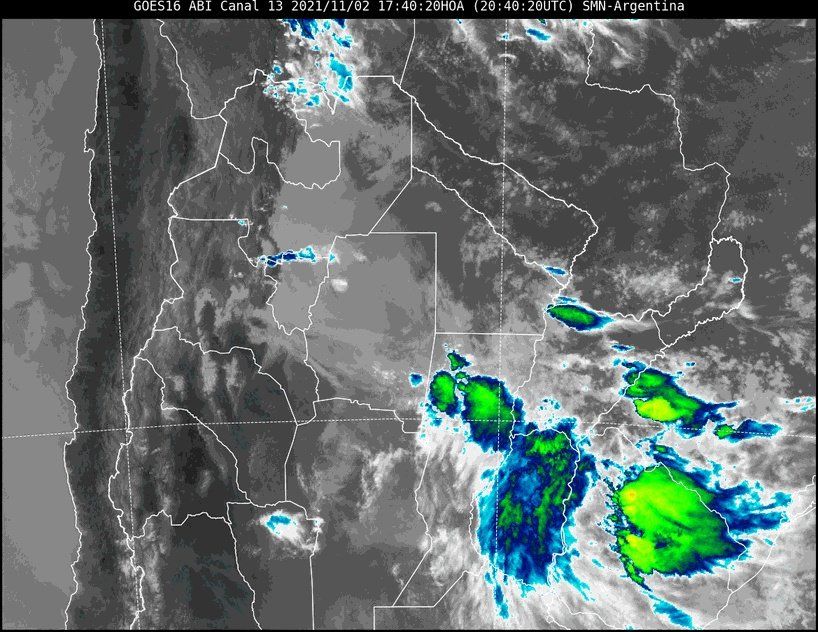 En la imagen satelital se observa abundante nubosidad asociada a inestabilidad en el norte de la provincia. En esa zona todavía se producen lluvias y algunas tormentas, donde se registran acumulados más importantes de lluvia, como Tostado con 75.6 mm y Reconquista con 46.2 mm.