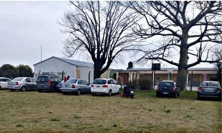 El sábado a la tarde, la policía se encontró con 15 autos, 30 personas mayores y algunos menores en Campo Crespo, Monte Vera. El sábado a la tarde, la policía se encontró con 15 autos, 30 personas mayores y algunos menores en Campo Crespo, Monte Vera.