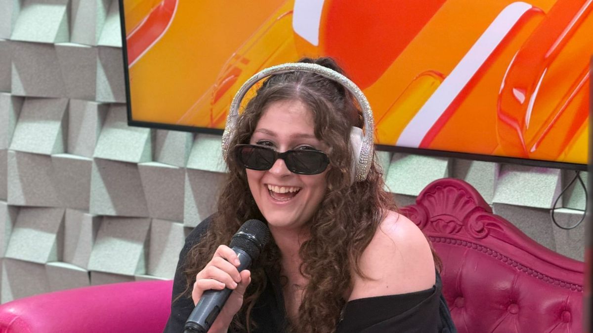 Con producciones propias, la joven se posiciona como una de las promesas de la música. Con producciones propias, la joven se posiciona como una de las promesas de la música.